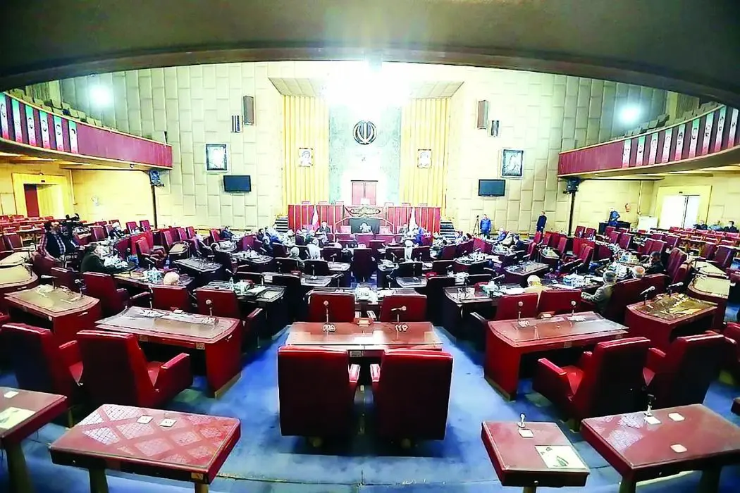 پیروزی نگاه بـه شـرق