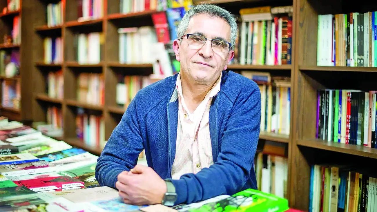 معروفی دور از ایران
