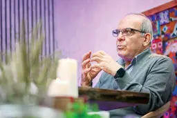 گفت‌وگو با عباس عبدی درباره کتاب اخیرش«بازی اولتیماتوم؛ ایران جامعه دوقطبی»:سیاست در ایران و ناکامی در بازی اولتیماتوم