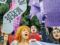 عقب‌نشینی نمی‌‏کنیم/گفت‌وگو با فعالان زن در ایران، اوکراین، فلسطین، ترکیه، شیلی و آرژانتین 
به‌مناسبت 25 نوامبر، روز جهانی مبارزه با خشونت علیه زنان