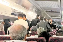 تیک آف مسافران/درباره عکسی از بلند شدن مسافران بعد از فرود هواپیما