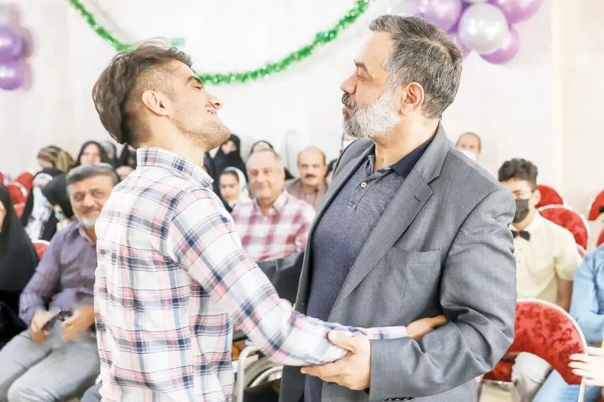 حاج محمود بیا وسط