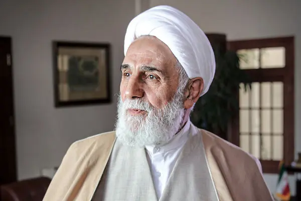 علیه نطق ناطق/بررسی حملات تندروها به ریشه‌داران راست سنتی