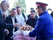 استقبال محلی از تیم ملی فوتبال ایران در فرودگاه ولگوگراد