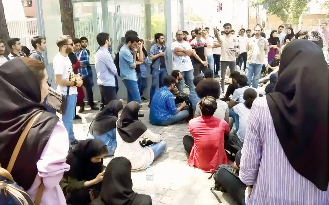 معترضان دانشگاه احمدینژاد