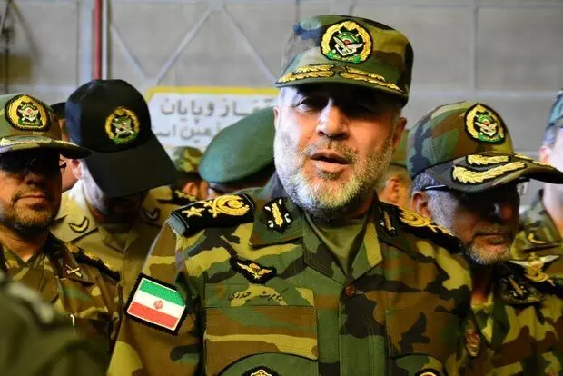 فرمانده نیروی زمینی ارتش: چشمها به دشمن و دستها روی ماشه است