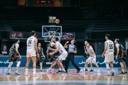 تداوم صدرنشینی استقلال