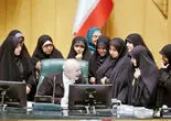 فشار مضاعف بر زنان خانه‌‏دار و غیرشاغل/تصویب کاهش سقف پیگرد کیفری مهریه از ۱۱۰ به ۱۴ سکه بار دیگر صدای معترضان را بلند کرده است