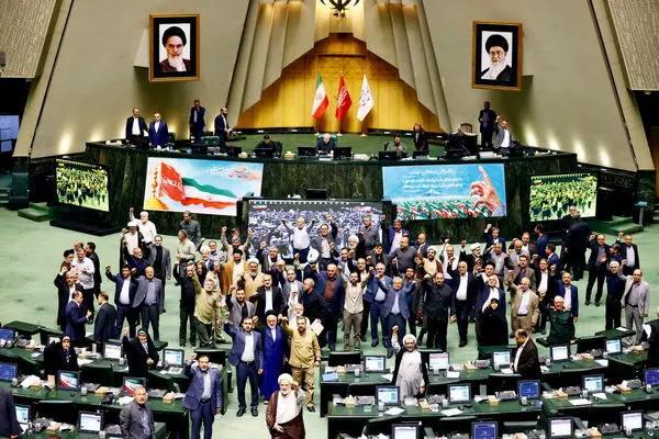 به سـوی تعلیق/ارزیابی نمایندگان از مصوبه اخیر مجلس در مورد نحوه همکاری با آژانس بین‏‌المللی انرژی اتمی