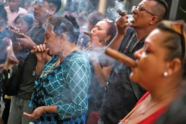 به حق چیزهای ندیده/ درباره عکسی از پیروان «ماکسی‌مون»