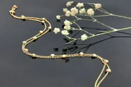 چشم همه از جذابیت این گردنبند مهره‌ای طلا زنانه برق می‌زنه!