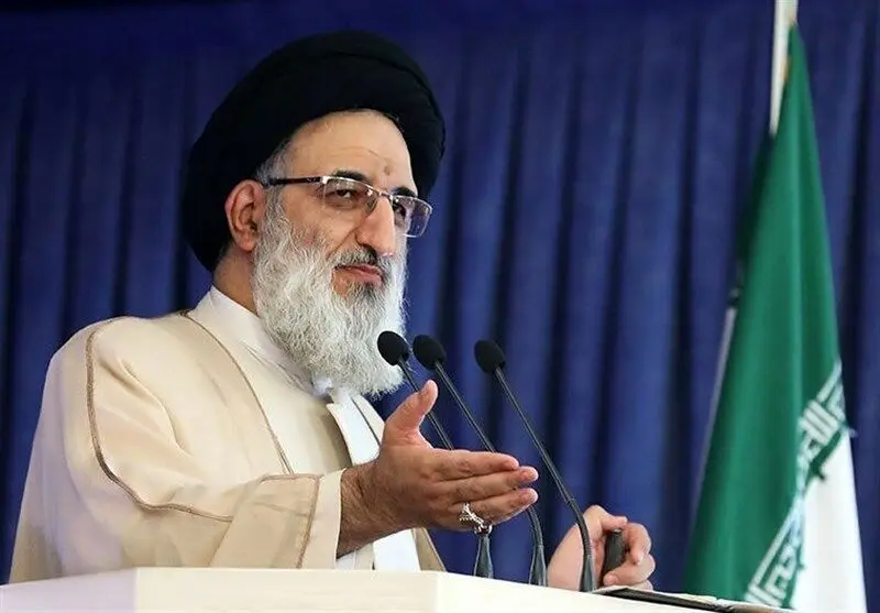 امام جمعه کرج: آمریکا گرفتار بیبرقی است بعد ایران را متهم میکند