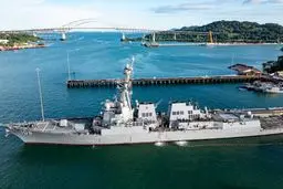 ناو جنگی آمریکا در نزدیکی سواحل ونزوئلا پهلو گرفت