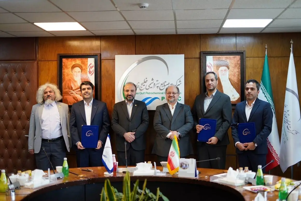 توسعه همکاریهای فناورانه هلدینگ خلیج فارس با دانشگاه شریف