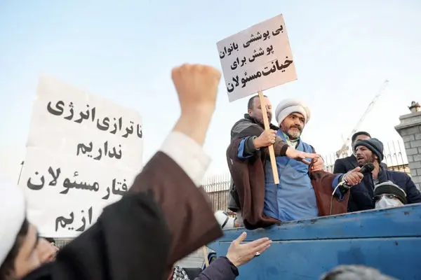 عوض‌نشدنی‏‌ها/تحلیل و بررسی رفتار تندروهای اصول‏گرا پس از تاکید رهبری بر حمایت از دولت 