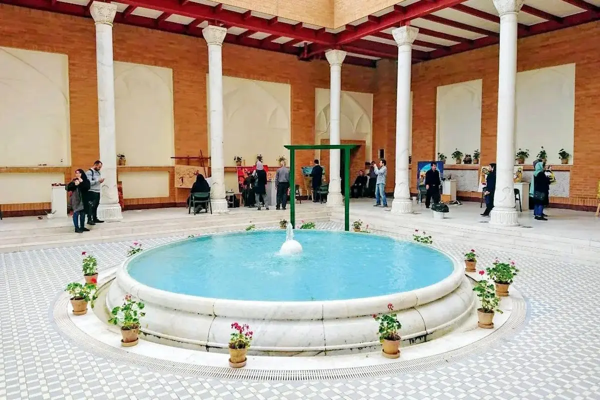 منتقدان علیه فرهنگستان