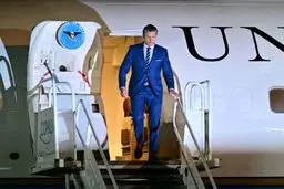هواپیمای وزیر جنگ آمریکا در میانه پرواز وضعیت اضطراری اعلام کرد
