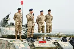 یونیفورم بالاتر از صندوق رای/درباره تغییرات اخیر در قانون اساسی پاکستان