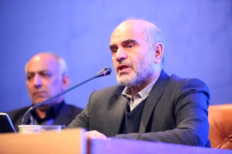 فرشاد مومنی: بیقانونیها و رانتیگریها، مردم و تولیدکنندگان را گرفتار کرد