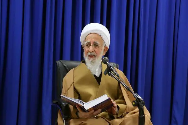 آیتالله جوادی آملی: اتحاد و انسجام مهمترین عامل پیروزی است