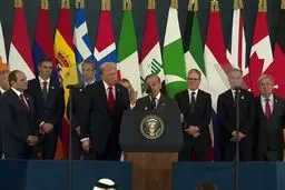 نخست‌وزیر پاکستان در نشست شرم‌الشیخ: ترامپ جان میلیون‌ها نفر را نجات داد