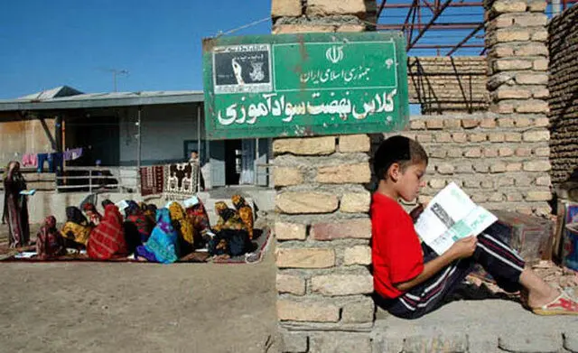 شریفه غلامی؛ دختر روستایی که از نهضت سوادآموزی تا دکتری رسید
