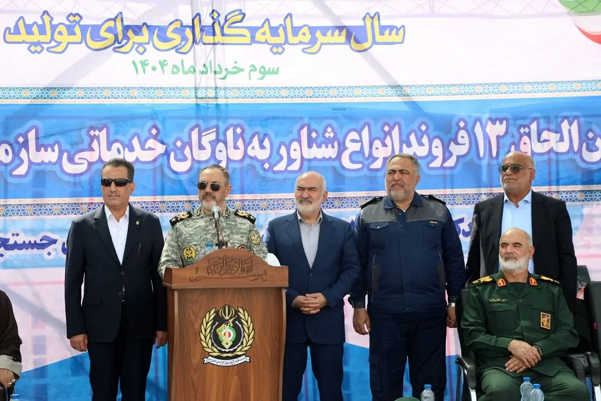 وزیر دفاع عنوان کرد: برنامهریزی برای گسترش صنایع دریایی در خرمشهر