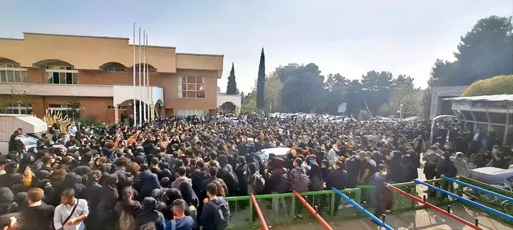 رئیس حامی دانشجویان