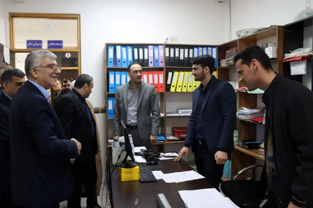 بازدید رئیس بنیاد مسکن از ستاد بازسازی جنگ ۱۲ روزه در آستانه‌اشرفیه