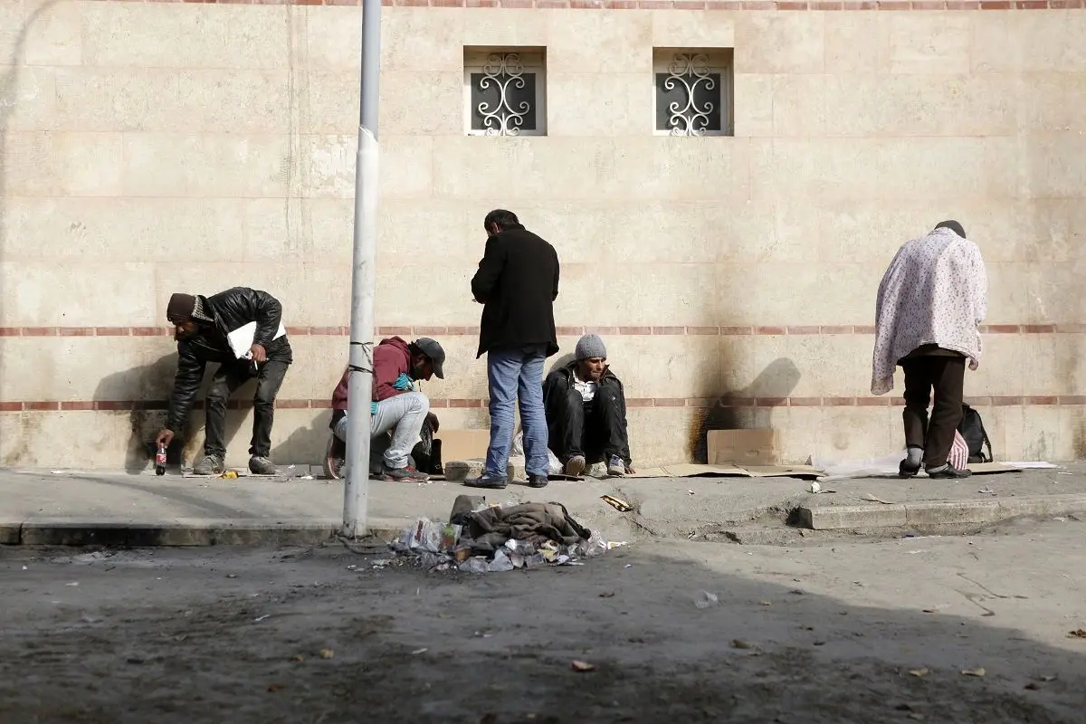 فراتر از کلیشه‏‌ها/مروری بر کتاب «افیون‏‌زدگان»که روایتی مردم‏‌شناختی از رنج اجتماعی معتادهای کارتن‌‏خواب دروازه غار و لب خط است