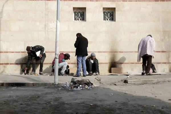 فراتر از کلیشه‏‌ها/مروری بر کتاب «افیون‏‌زدگان»که روایتی مردم‏‌شناختی از رنج اجتماعی معتادهای کارتن‌‏خواب دروازه غار و لب خط است