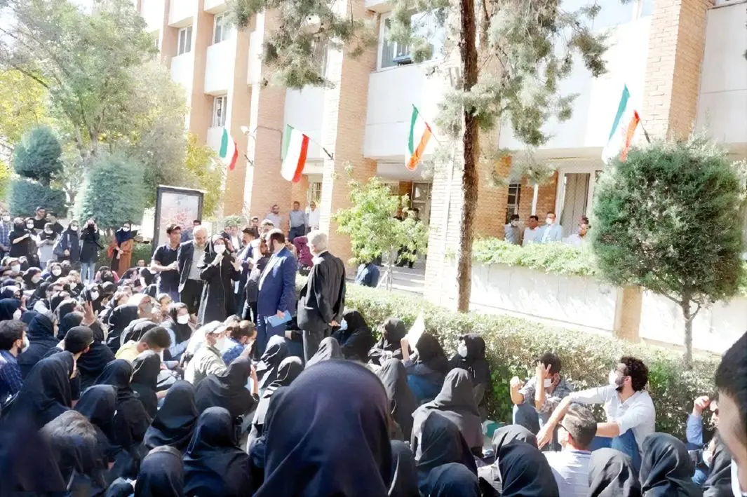 اعتراضـات آرام در بستر دانشگاه همیشـه ملتهب