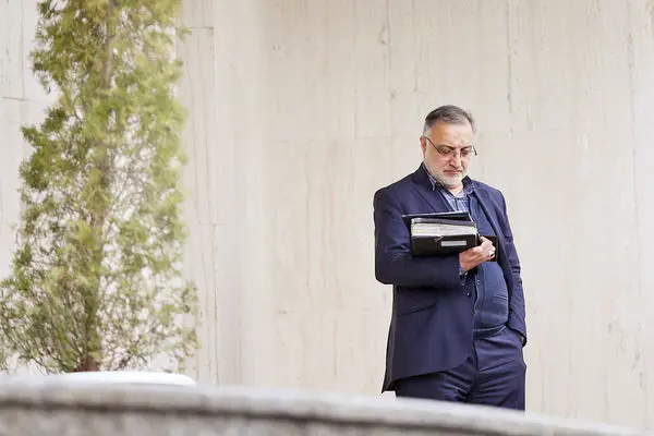 نگذاشتند زاکانی تا آخر بماند/ناکامی شهردار تهران در اتحادیه شهرداری‌ها و دهیاری‌های کشور