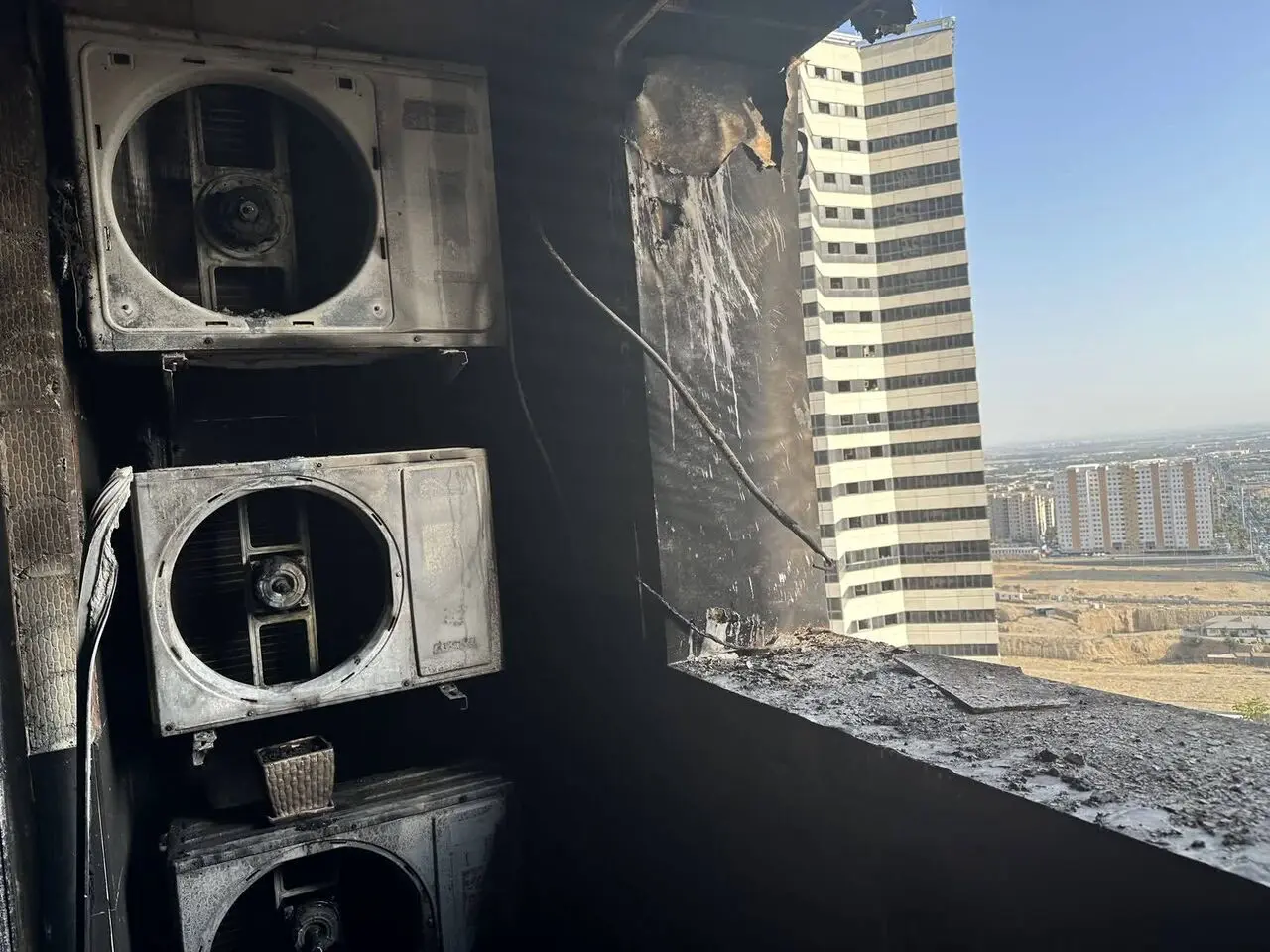 نجات ۴۰ نفر از آتشسوزی برج مسکونی در بزرگراه شهید خرازی
