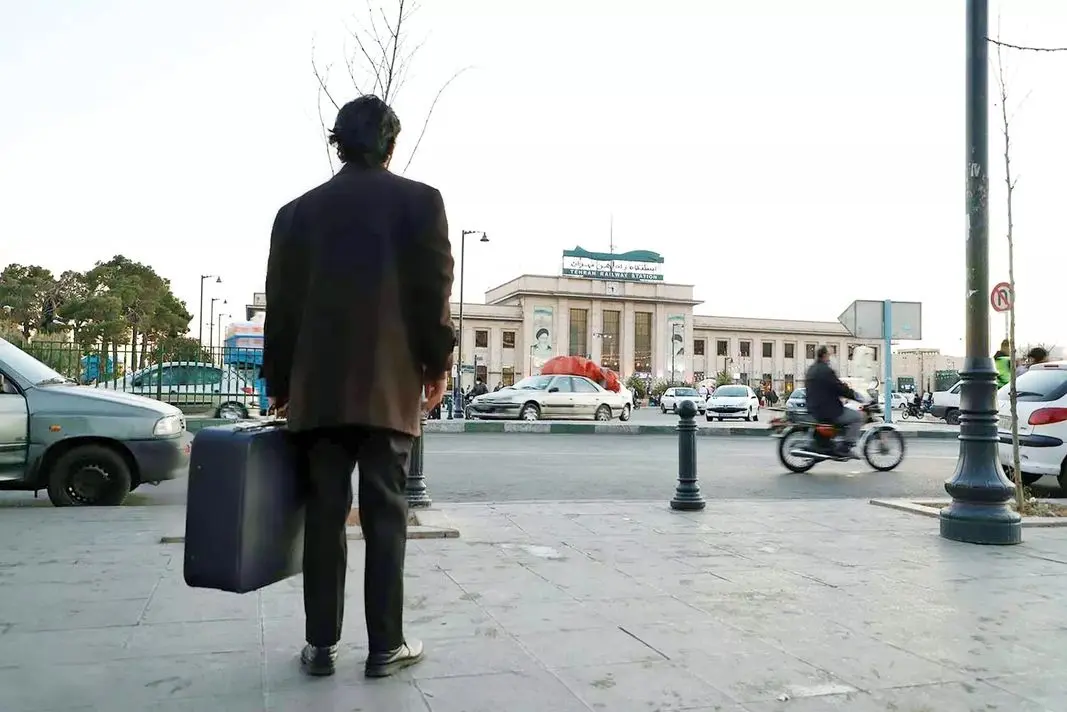 نقش از آنچه در آینه میبینید به شما نزدیکتر است!