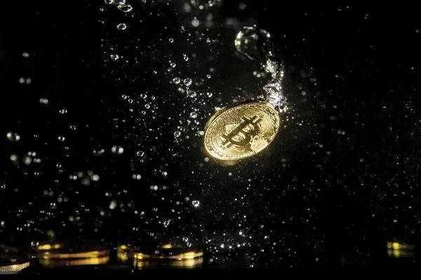 زلزله ترامپ در رمزارزها / تعرفه ۱۰۰ درصدی آمریکا بر کالاهای چینی در روزهای گذشته بازار رمرارزها و سهام غول‌های فناوری را به‌هم ریخت