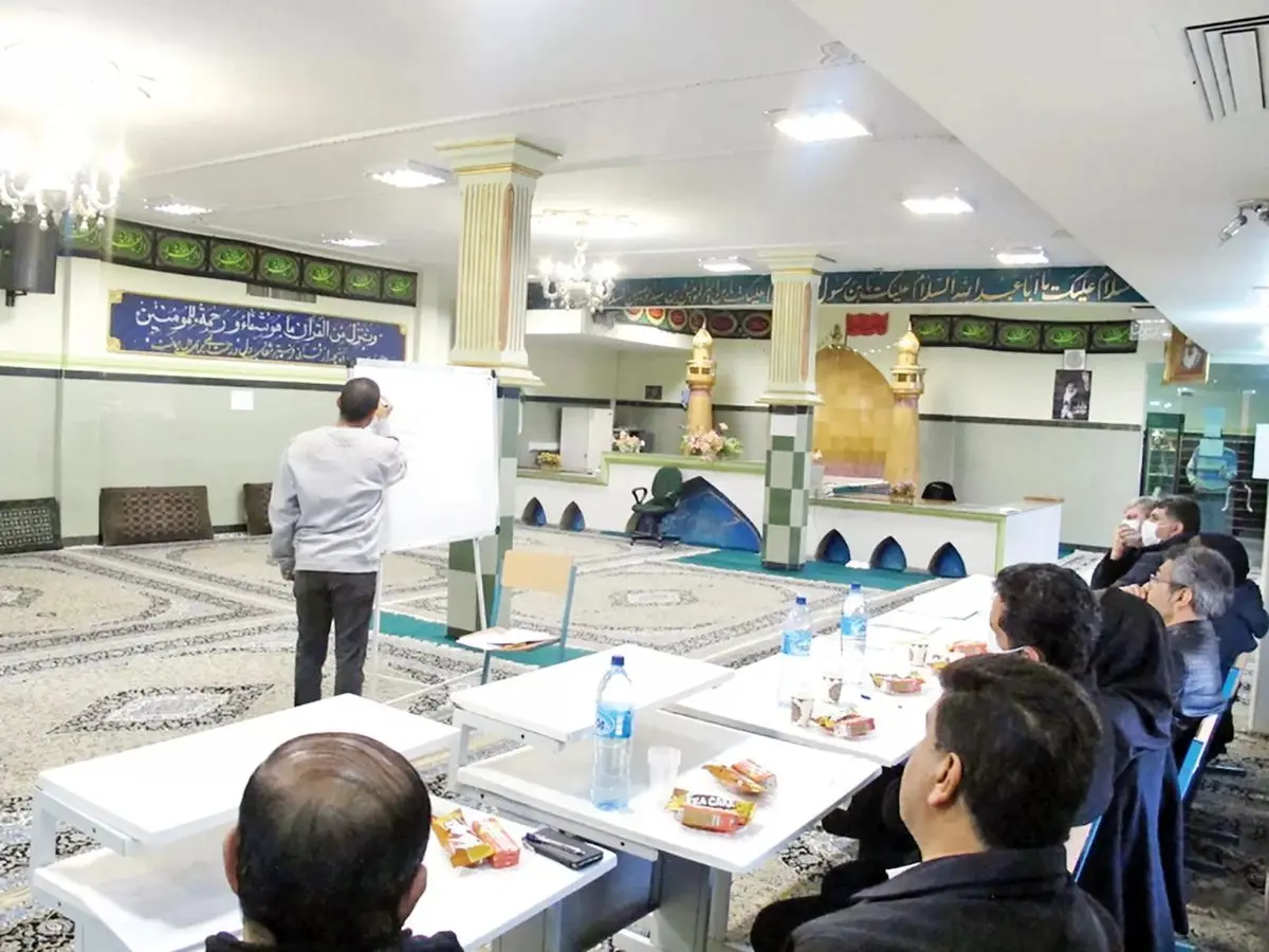 ز گهواره تا بند دانش بجوی