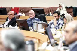 بلندگوی مواضع / بررسی عملکرد و جایگاه سخنگو در احزاب فعال ایران در گفت‌وگو با سخنگویان سه حزب