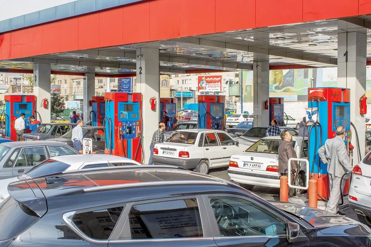 مواجهه با بنزین سه‌نرخی/جهت‌گیری متفاوت رسانه‏‌ها و جریان‌های اصلاح‏‌طلب و اصولگرا در تحلیل اضافه شدن نرخ جدید سوخت