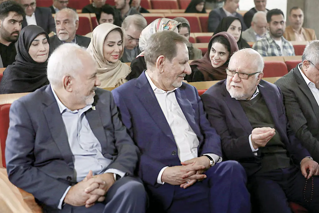 مدیران ارشد  دولت روحانی در رونمایی کتاب خاطرات اسحاق جهانگیری از روند انحراف از ریل توسعه گفتند/ ژنرال‌های خانه‌نشین