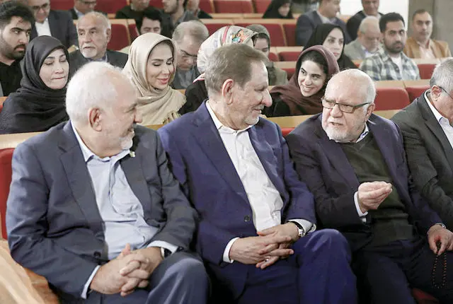 مدیران ارشد  دولت روحانی در رونمایی کتاب خاطرات اسحاق جهانگیری از روند انحراف از ریل توسعه گفتند/ ژنرال‌های خانه‌نشین