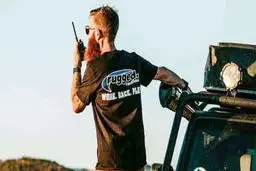 راهنمای جامع دریافت مجوز بی‌سیم در ایران: مراحل، مدارک، هزینه‌ها و نکات حیاتی