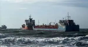 اسکورت نفتکش ونزوئلا توسط زیردریایی روس 