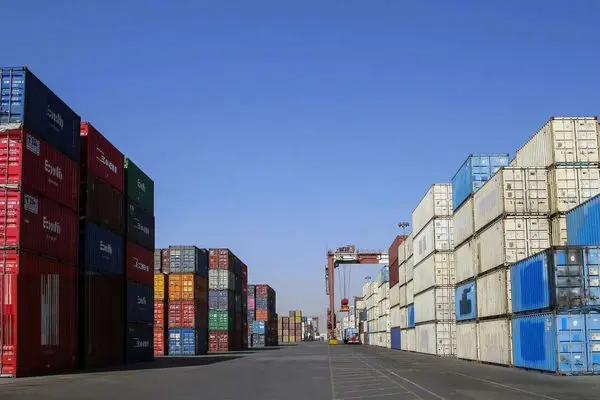 تجارت مسیر توسعه ایران/عدم قطعیت در علم اقتصاد سم مهلک توسعه است