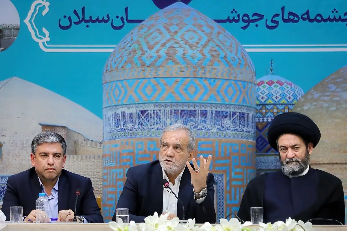 صداوسیما؛ قوۀ پنجم؟!حاشیهای بر مصاحبۀ تلویزیونی رئیسجمهور در اردبیل
