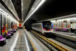 مترو نماد شهر غلتان تهران