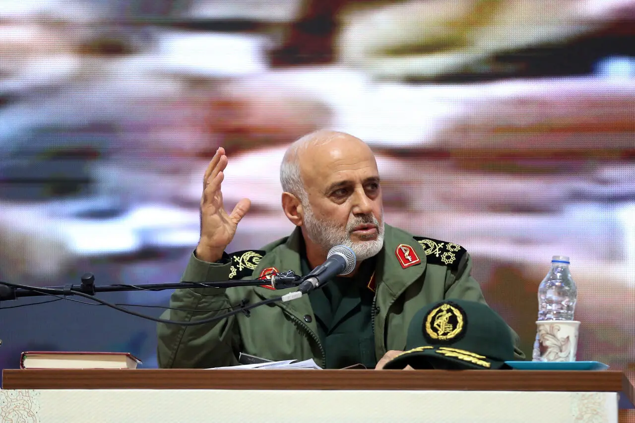 تصاویری از دستنوشتههای شهید غلامعلی رشید یک هفته قبل از شهادت