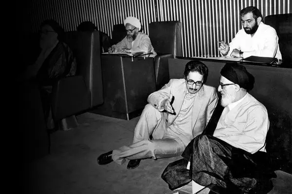 میثاق 46 ساله/بازخوانی روند تصویب و اصلاح قانون اساسی و جایگاه و موقعیت امروز آن