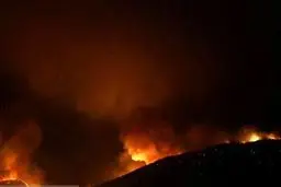 سالوک در آتش؛ تلاش‌ها برای مهار حریق بی‌نتیجه مانده است: