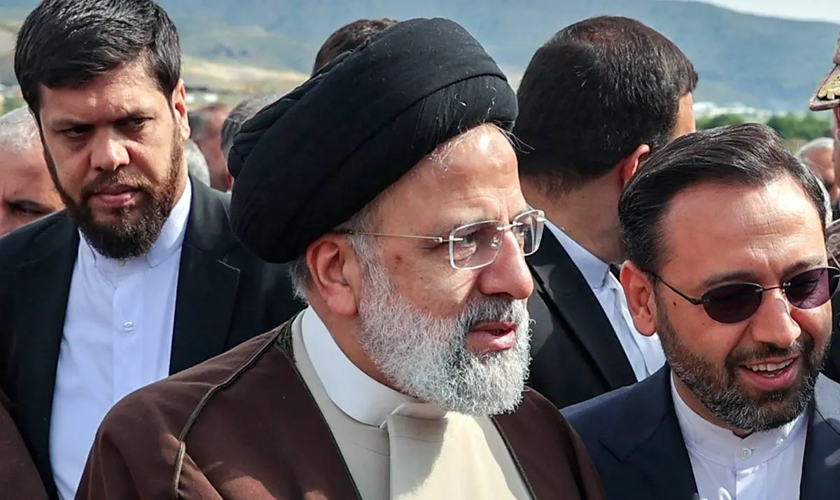 عکس | محافظ رئیس‌جمهور در حرم امام رضا (ع)